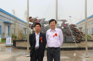 董事長(zhǎng)與水泥協(xié)會(huì)秘書(shū)長(zhǎng)孔祥忠